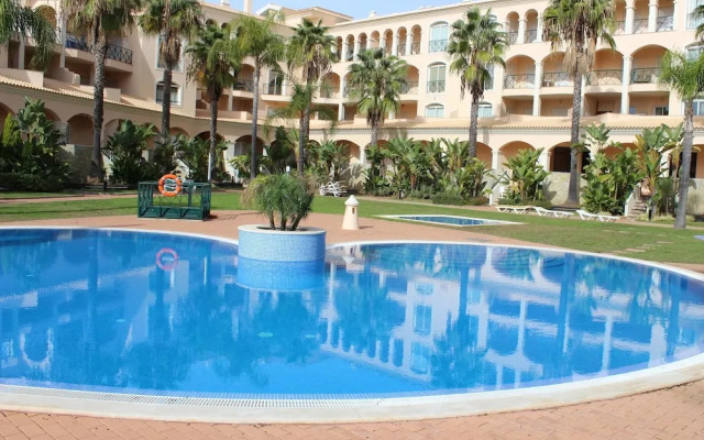 Los Arcos Apartments