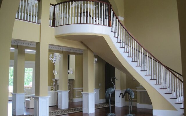 The Inn At Indian Creek & Indian Creek Bed and Stable