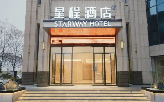 Starway Hotel (Xinyang Nanwan Lake Normal University Branch)