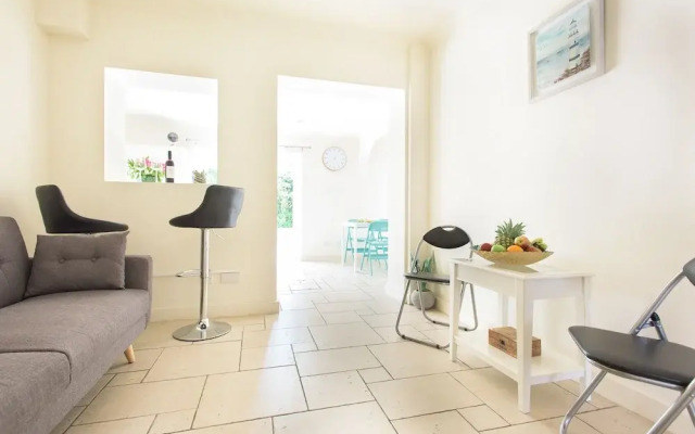Platinum Apartment Mornington Crescent 9986