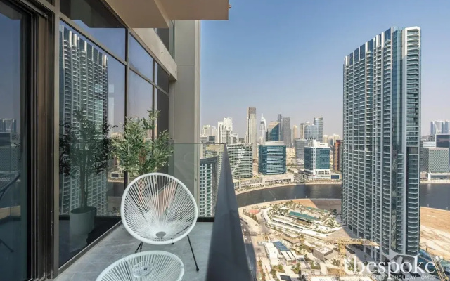 Luxury 2BR in Peninsula One by Bespoke