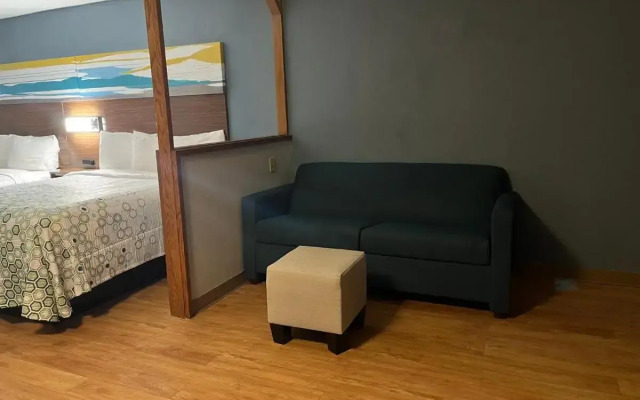 HomeTowne Studios by Red Roof Amarillo West