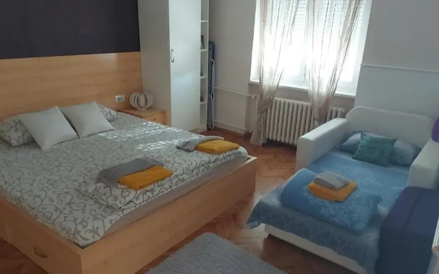 Central apartment with garage