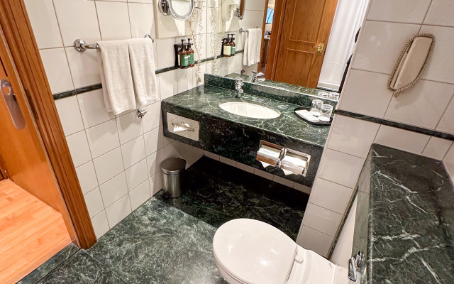 Millennium Plaza Downtown Hotel