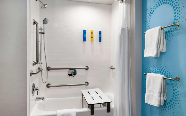 Tru by Hilton Lawrenceville Atlanta I-85 Sugarloaf