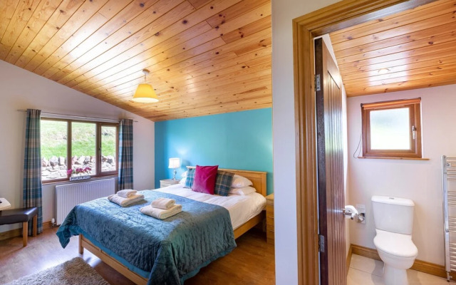 Woodpecker Lodge With Hot Tub Near Cupar, Fife