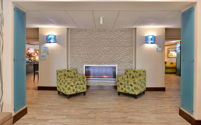 Holiday Inn Express Hotel & Suites River Park by IHG