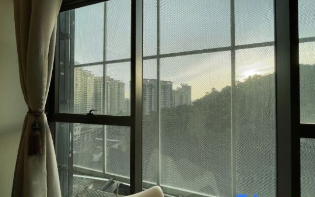 Studio Loft @ Empire Damansara (Free Wifi & Parking)