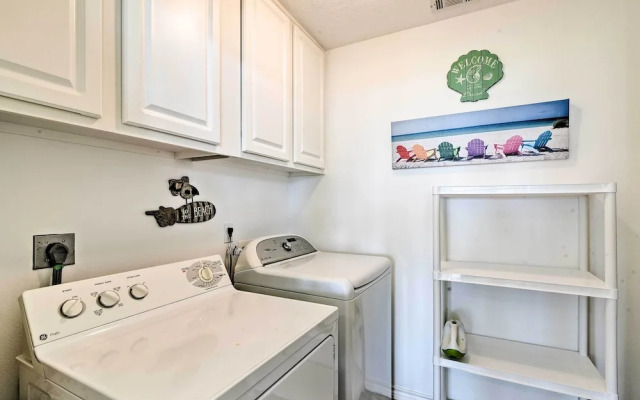 1 Block to Beach: Family Getaway in Galveston!