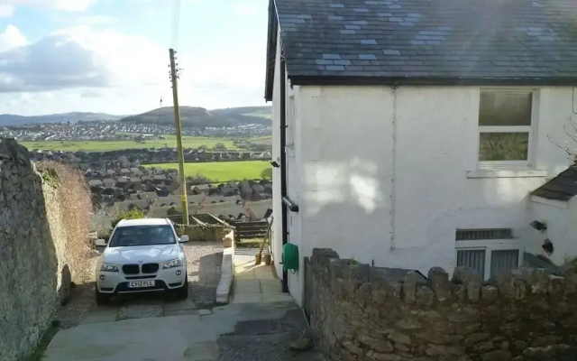 1 Saron Cottages
