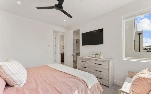 Sunstone 6 Bedroom Home