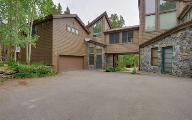 Hot Tub & Ski Shuttle: Rustic Breckenridge Retreat