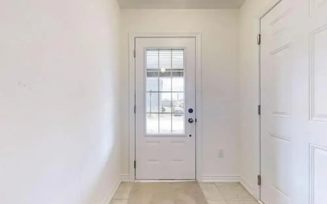 Elegant 3-bedroom House - Bowmanville