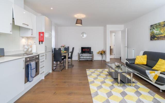 **New** Divine Apartments Slough High Street 2 bed