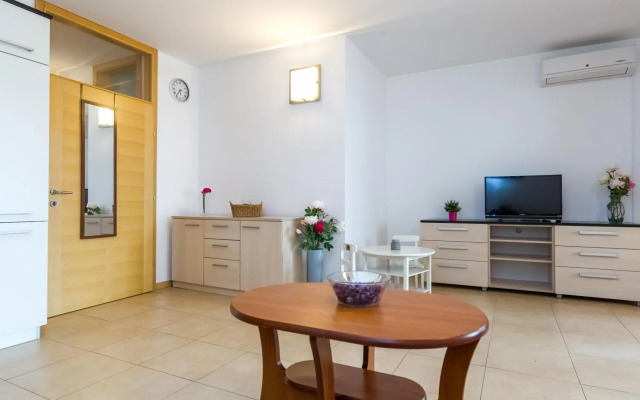 Maru Apartments