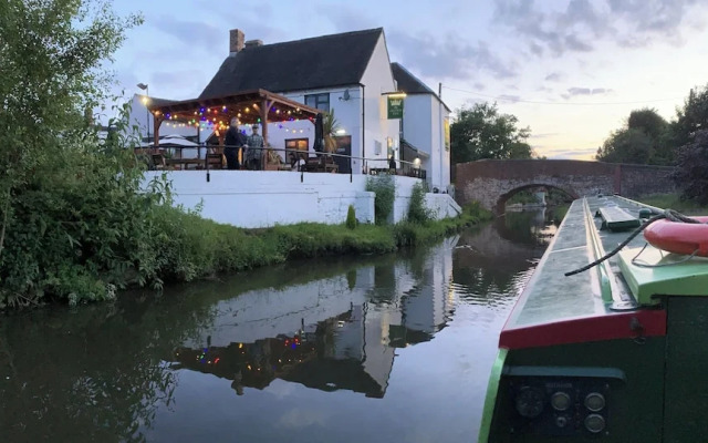 Stone - Boat - Sleeps 4 - Pet Friendly-85ws
