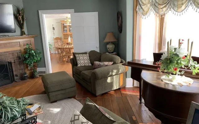 Centennial Inn Bed & Breakfast