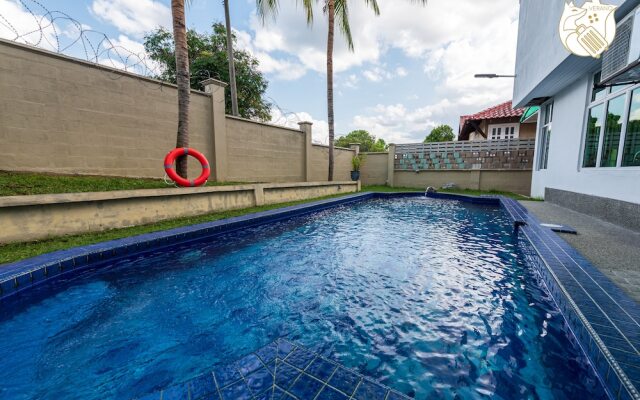 6BR Ampang Pool Villa 26P with Garden