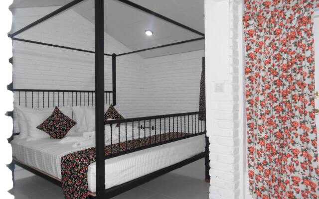 Thotupola Residence