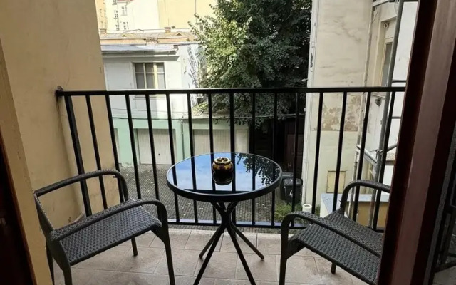 Cool Apartment With Small Balcony Near Florenc