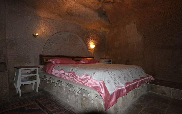 AkCave Suites and Resort