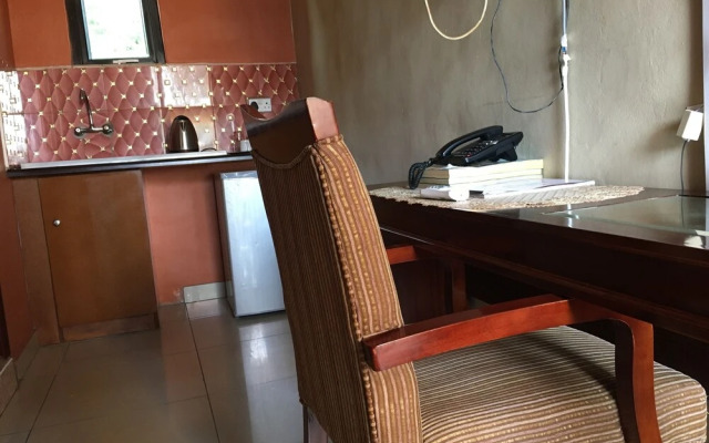 Gumare Executive Lodge