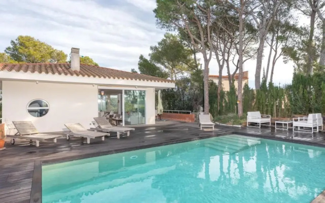 Ferran in Llafranc With 4 Bedrooms and 2 Bathrooms