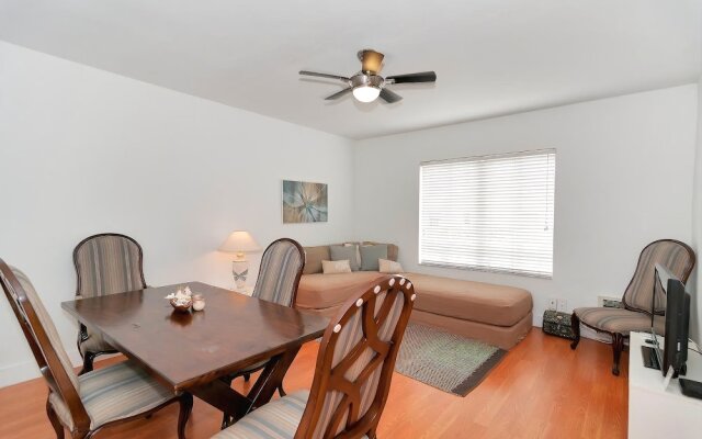 3700 Collins By Miami Te Espera