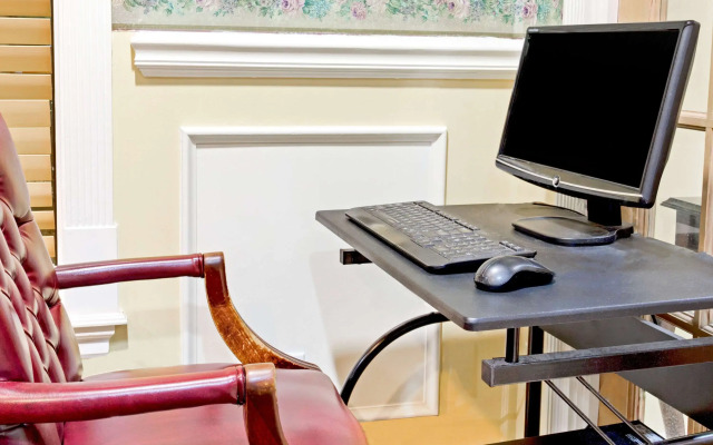 Days Inn by Wyndham Kingsland GA