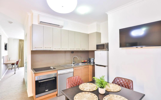 Indulge Apartments - Ontario