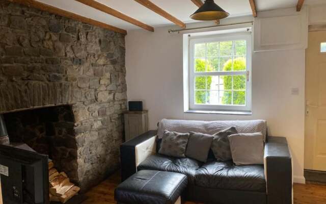 2-bed Cottage in in Welsh Valley Nr Swansea