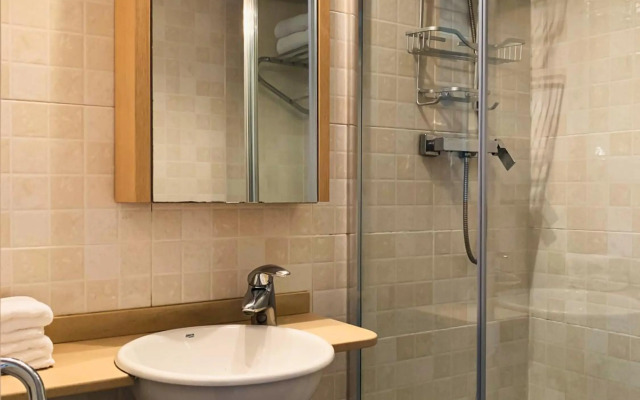 Incredible 2BR Penthouse with Urban Rooftop Garden