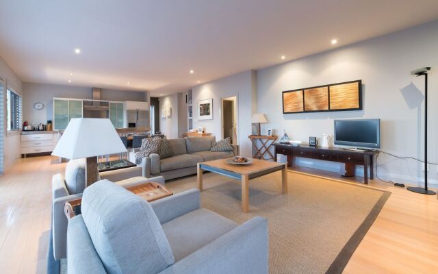 Sea Breeze Lodge
