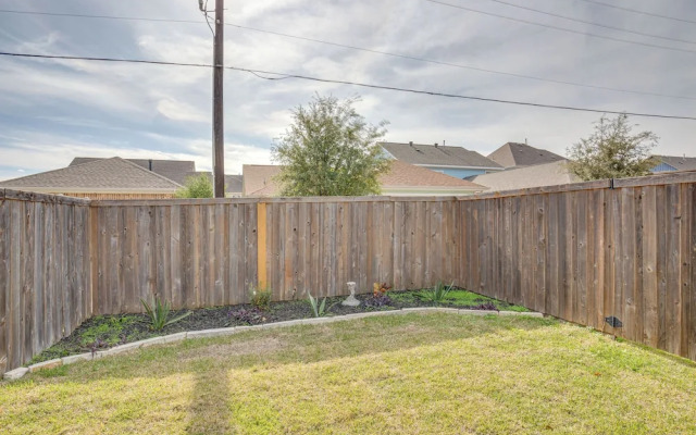 Pet-friendly Carrollton Home w/ Fenced Backyard!
