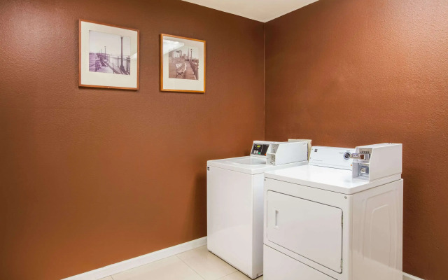 Days Inn & Suites by Wyndham Antioch