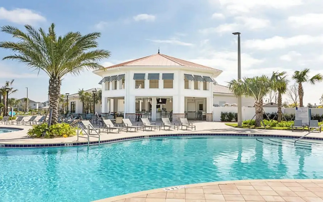Family Oasis: Pool, Themed Rooms & Resort Access