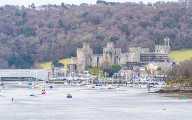 Apartment 33 Deganwy Castle, Deganwy