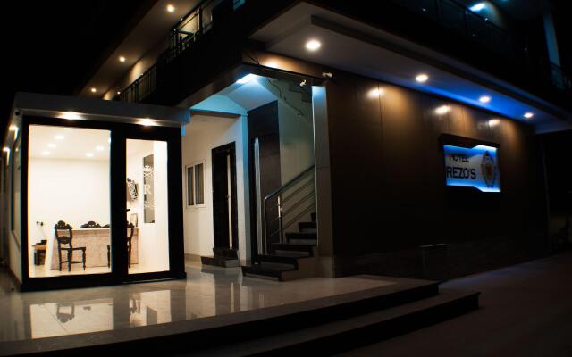 Rezo's Hotel