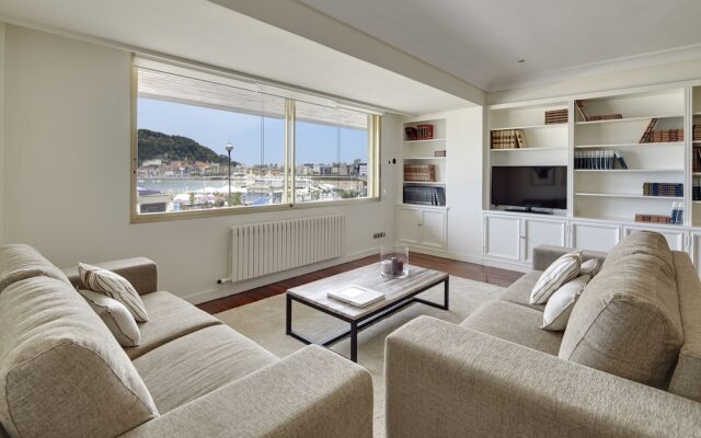 Playa de La Concha 3 Apartment by FeelFree Rentals