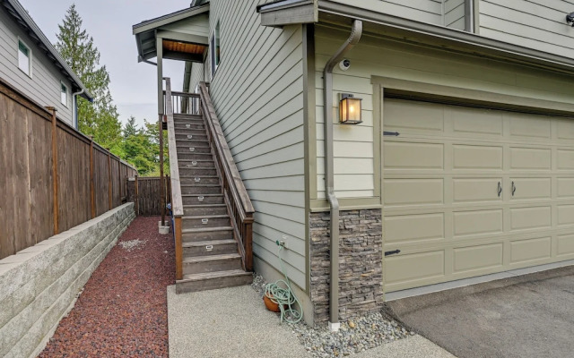 Modern Seatac Gem w/ Fireplace & Smart Tvs!