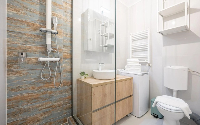 Trendy flat by the University