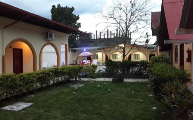 Salamandra's Suites & Hotel