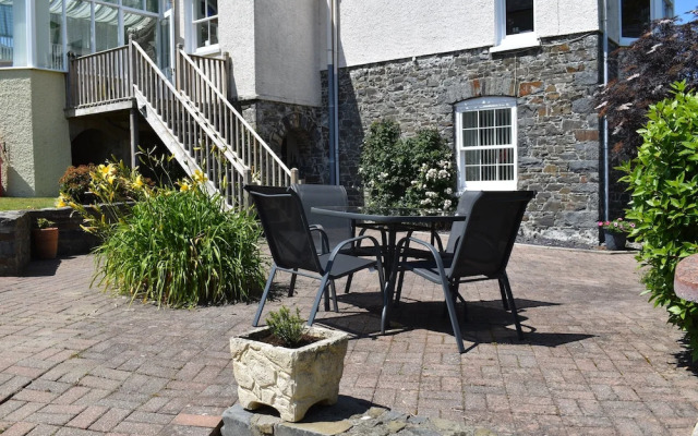 Llys Aeron Guest House