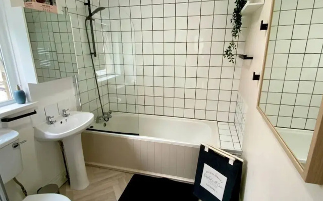 2BR City Side House in Belfast