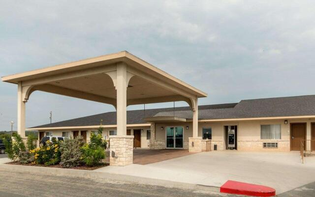 Motel 6 Junction, Texas - Llano River