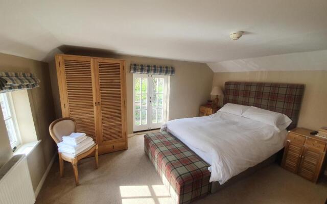 Kings Head Low House