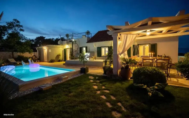 House Diana - heated swimming pool and jacuzzi