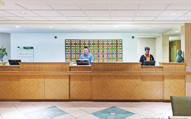 La Quinta Inn Suites Galleria