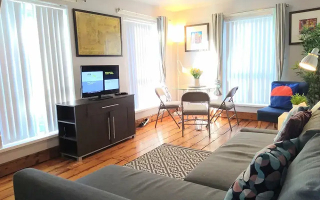 Perfect City Center Location, Parking, 4 Beds