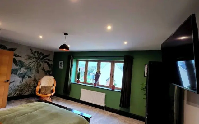 Luxurious 5-bedroom House Rental With Scenic Countryside Views